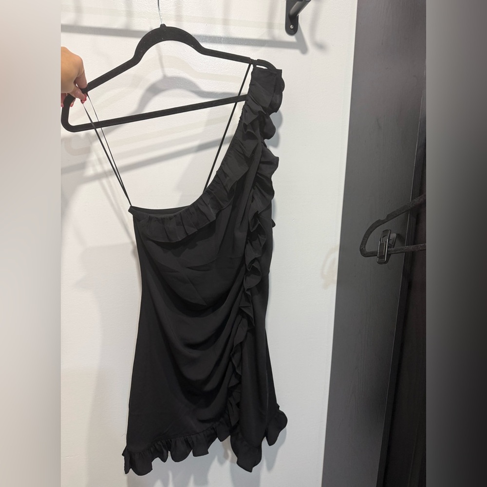 BNWT H&M Ruffle One Shoulder Dress